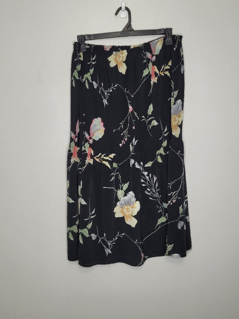 Vintage 90s Bedford Fair black floral stretch knee length artsy skirt size med P